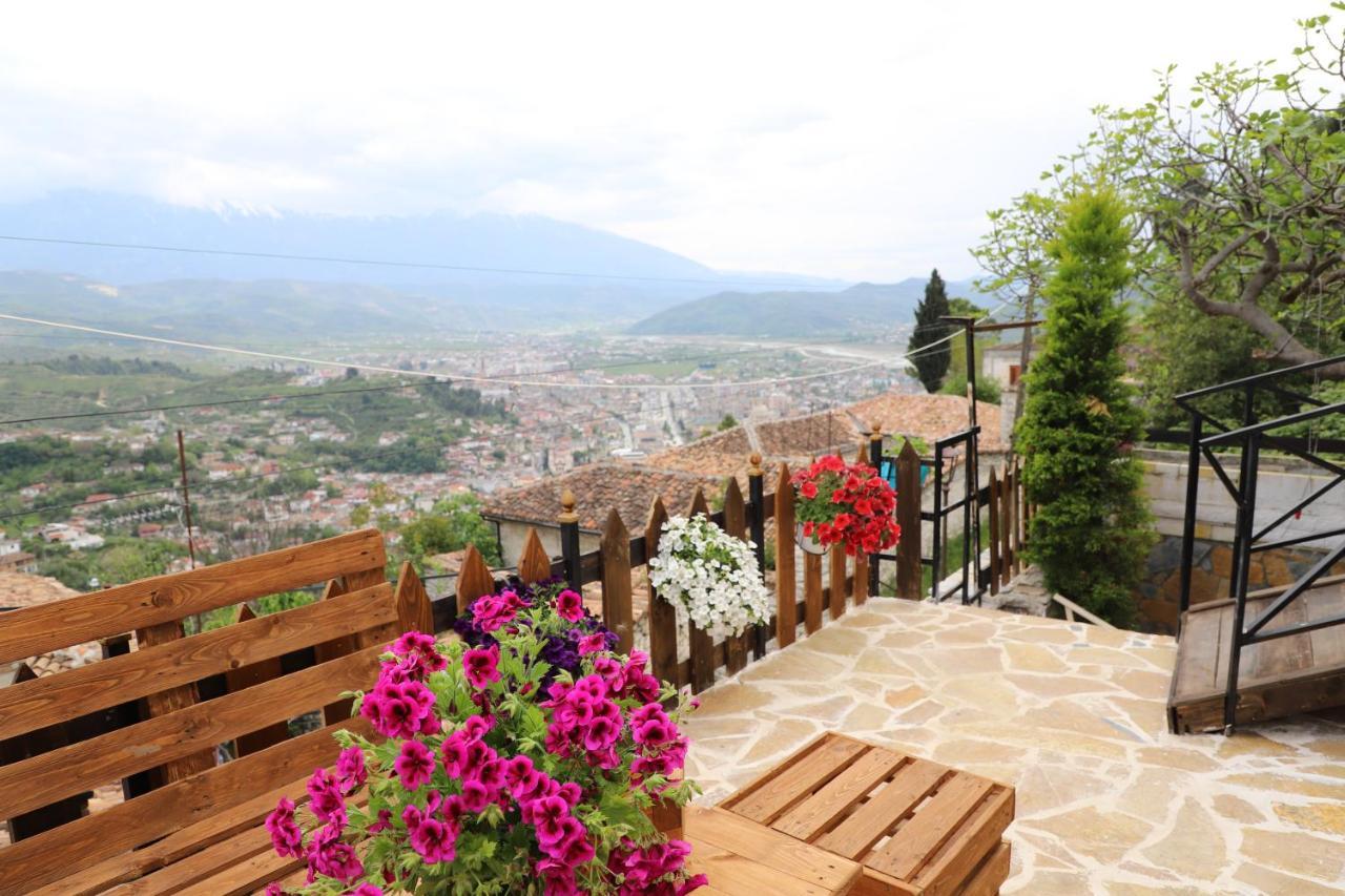 Guest House Maria - Berat Castle Esterno foto