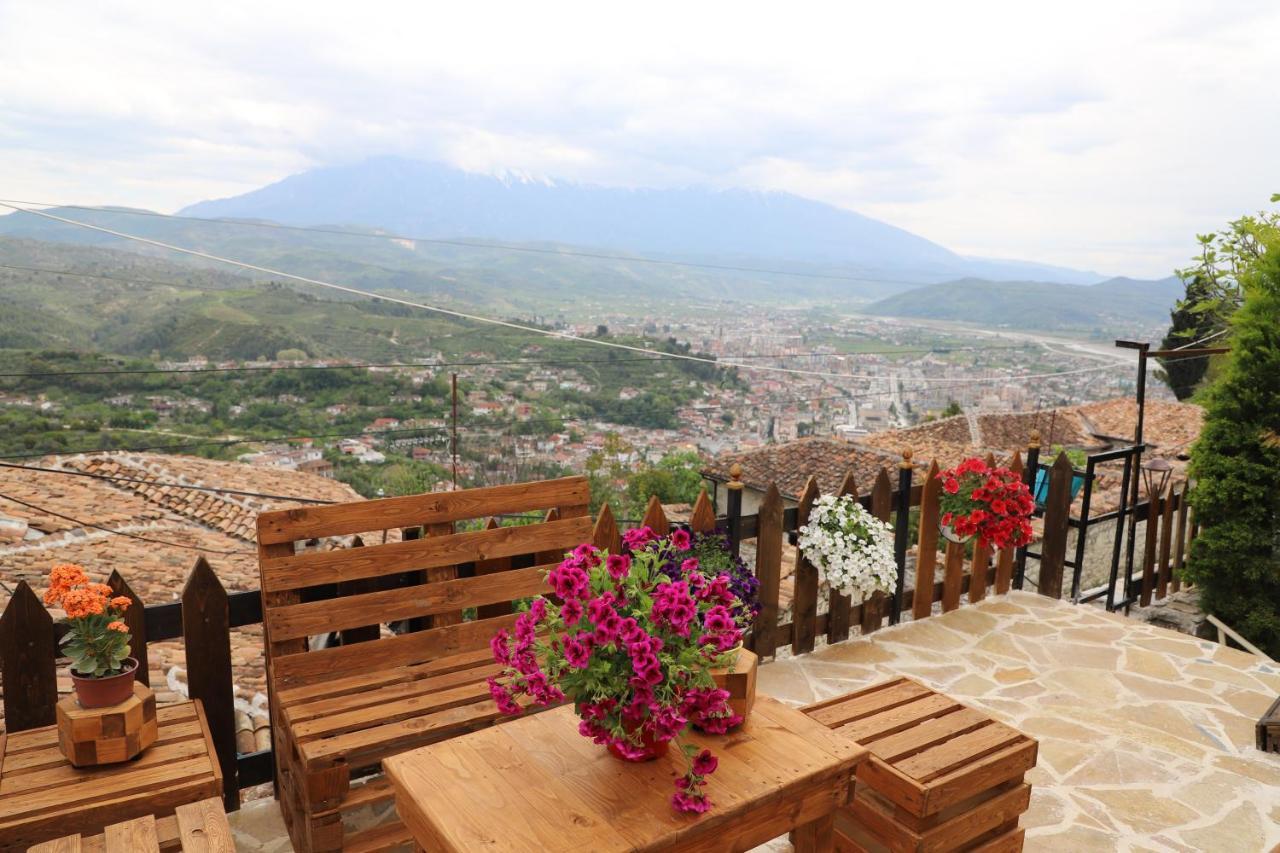 Guest House Maria - Berat Castle Esterno foto
