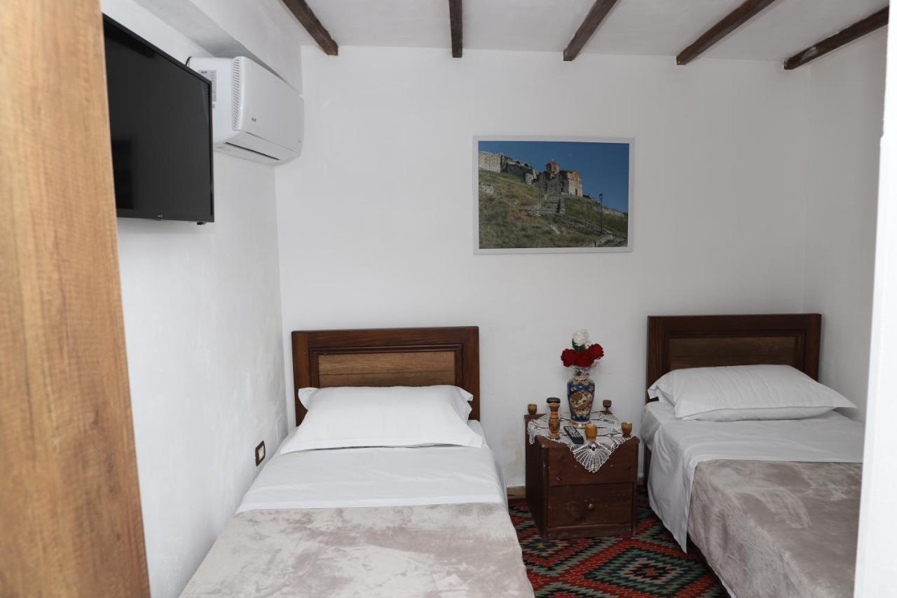 Guest House Maria - Berat Castle Esterno foto