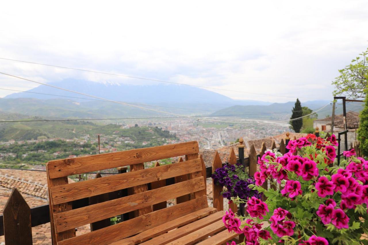 Guest House Maria - Berat Castle Esterno foto