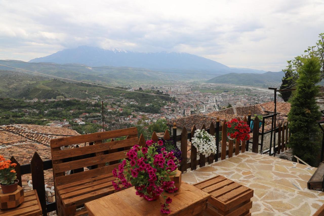 Guest House Maria - Berat Castle Esterno foto
