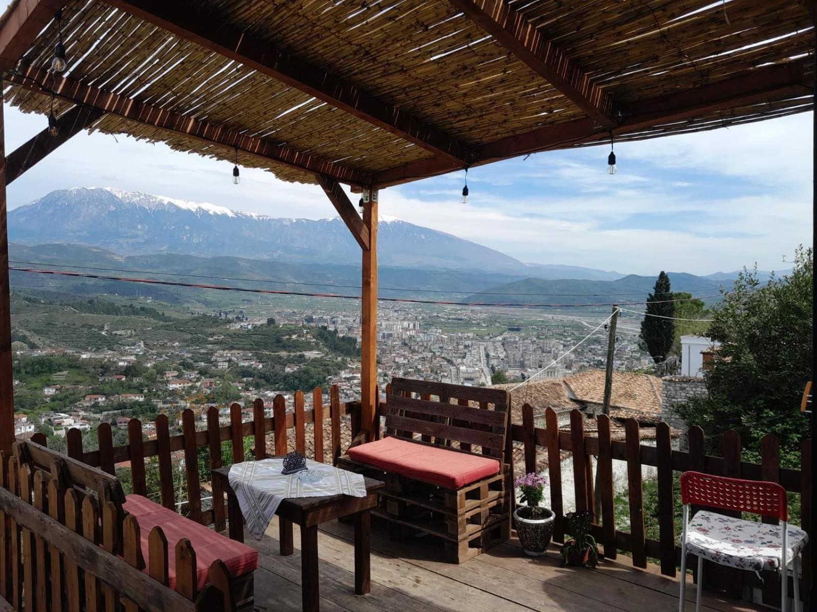 Guest House Maria - Berat Castle Esterno foto