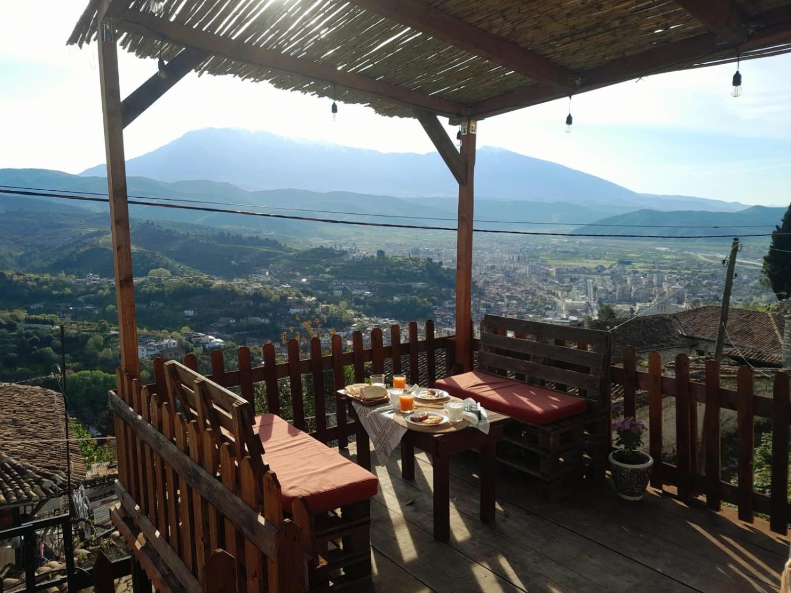 Guest House Maria - Berat Castle Esterno foto