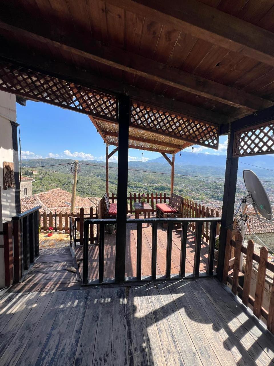 Guest House Maria - Berat Castle Esterno foto