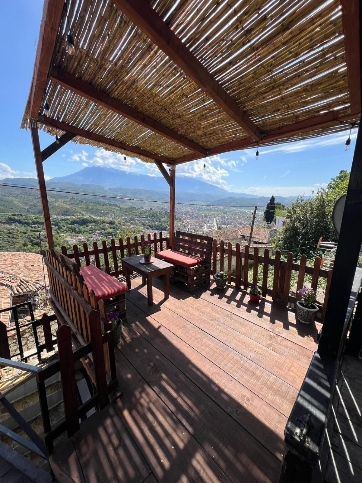 Guest House Maria - Berat Castle Esterno foto