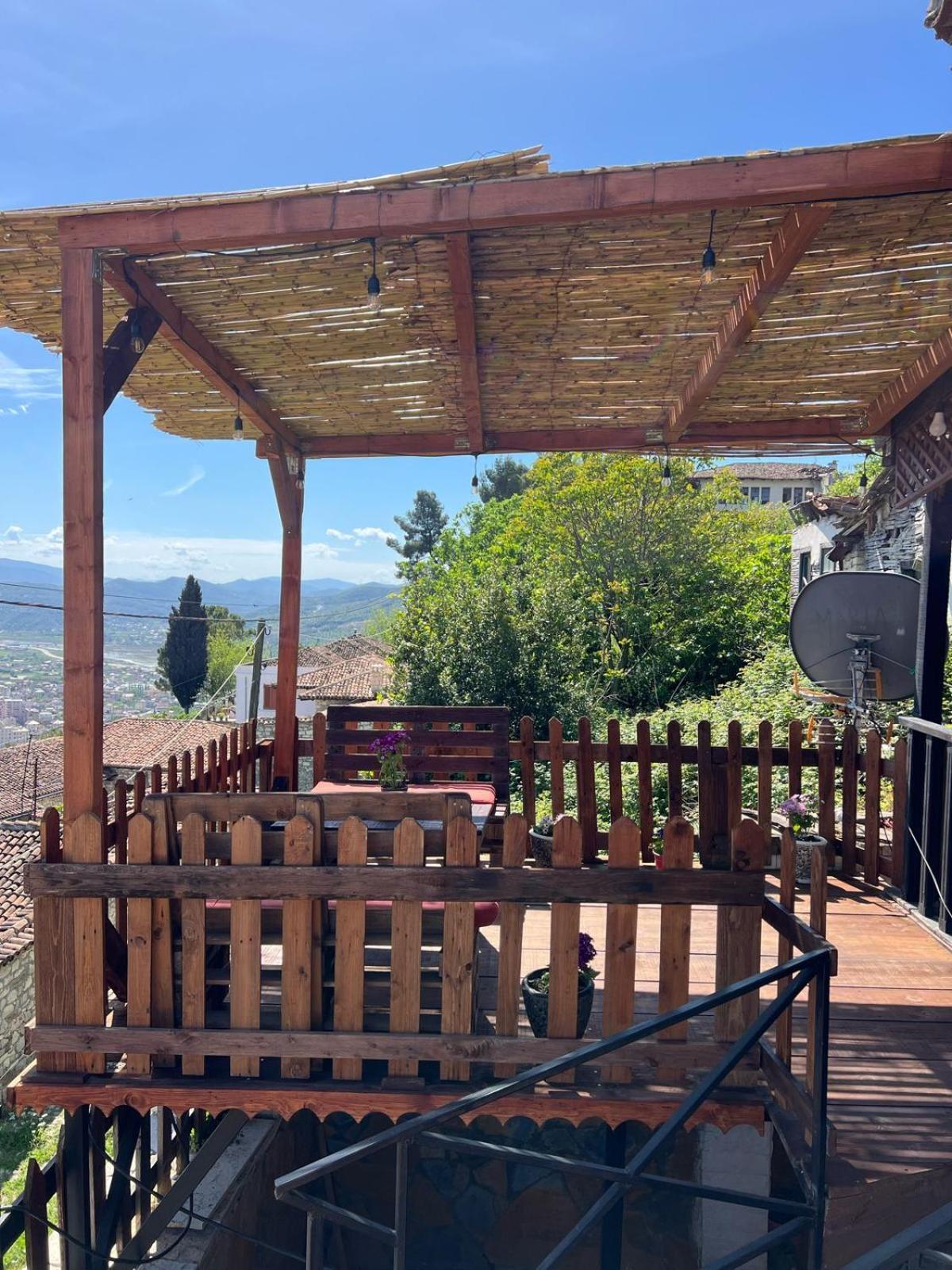 Guest House Maria - Berat Castle Esterno foto